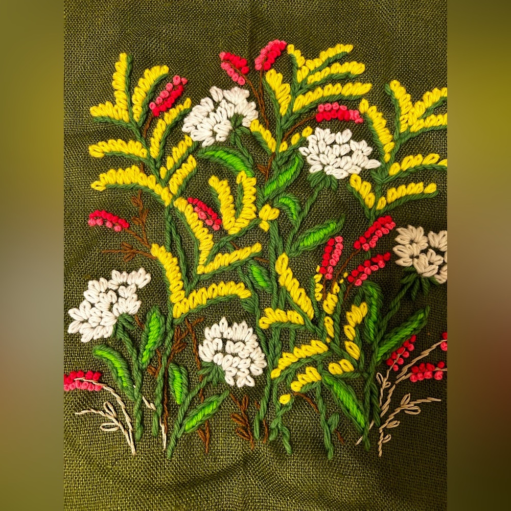Vintage crewel work, Columbia Minerva, Erica Wilson, pillow wildflowers 🍄